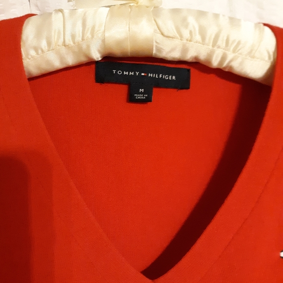 Tommy Hilfiger Sweater. Remember 15% off Bundle of 3+ - Picture 3 of 3